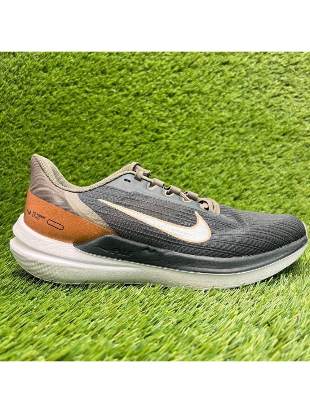 Nike Air Winflo 9 Womens Size 6.5 Black Gray Athletic Running Shoes Sneakers
